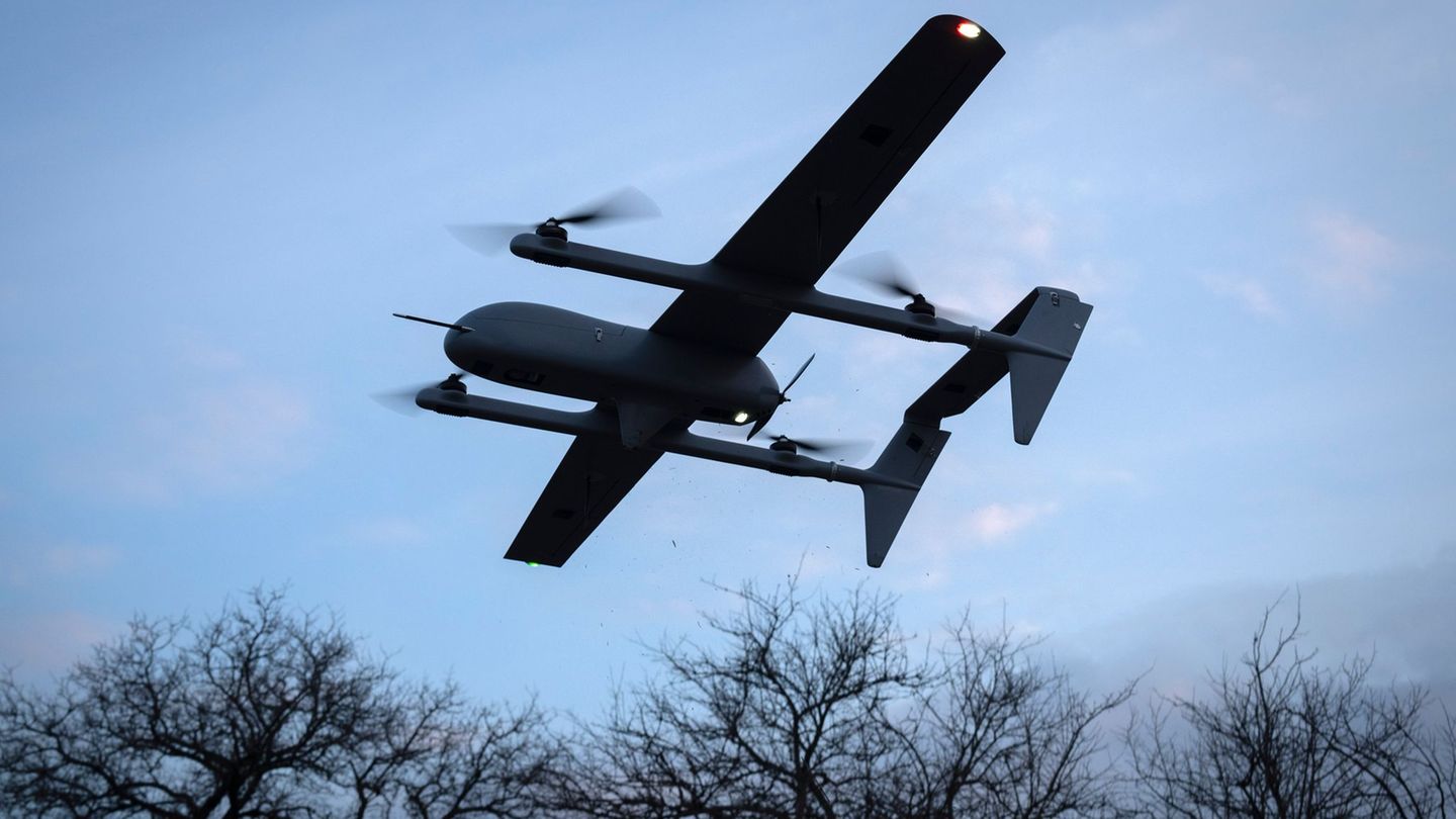 Drone War: Ukraine reports against Russian air force base