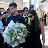 Der portugiesische Bundesliga-Spieler André Silva (RB Leipzig) und seine Lebensgefährtin Maria Rodrigues sind ebenfalls zur Totenwache für Diogo Jota und seinen Bruder gekommen