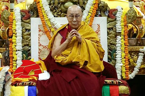 Der Dalai Lama bei der Zeremonie am Samstag