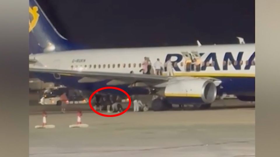 Ryanair-Passagiere springen von Tragfläche – mehrere Verletzte