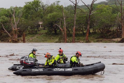 Sturzfluten in Texas töten mindestens 24 Menschen