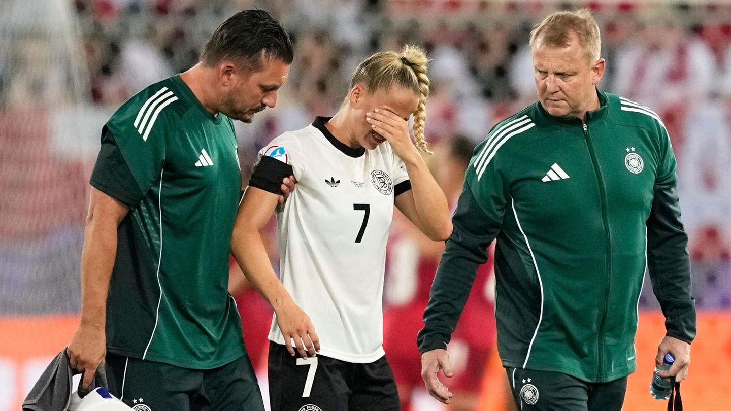 DFB-Kapitänin Giulia Gwinn verlässt verletzt den Platz