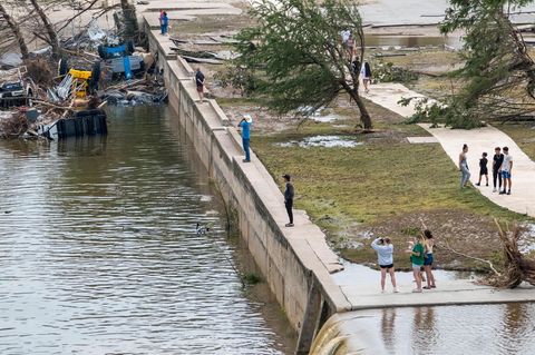 Am Guadaloupe River in Kerrville, Texas, herrschen Bilder der Zerstörung