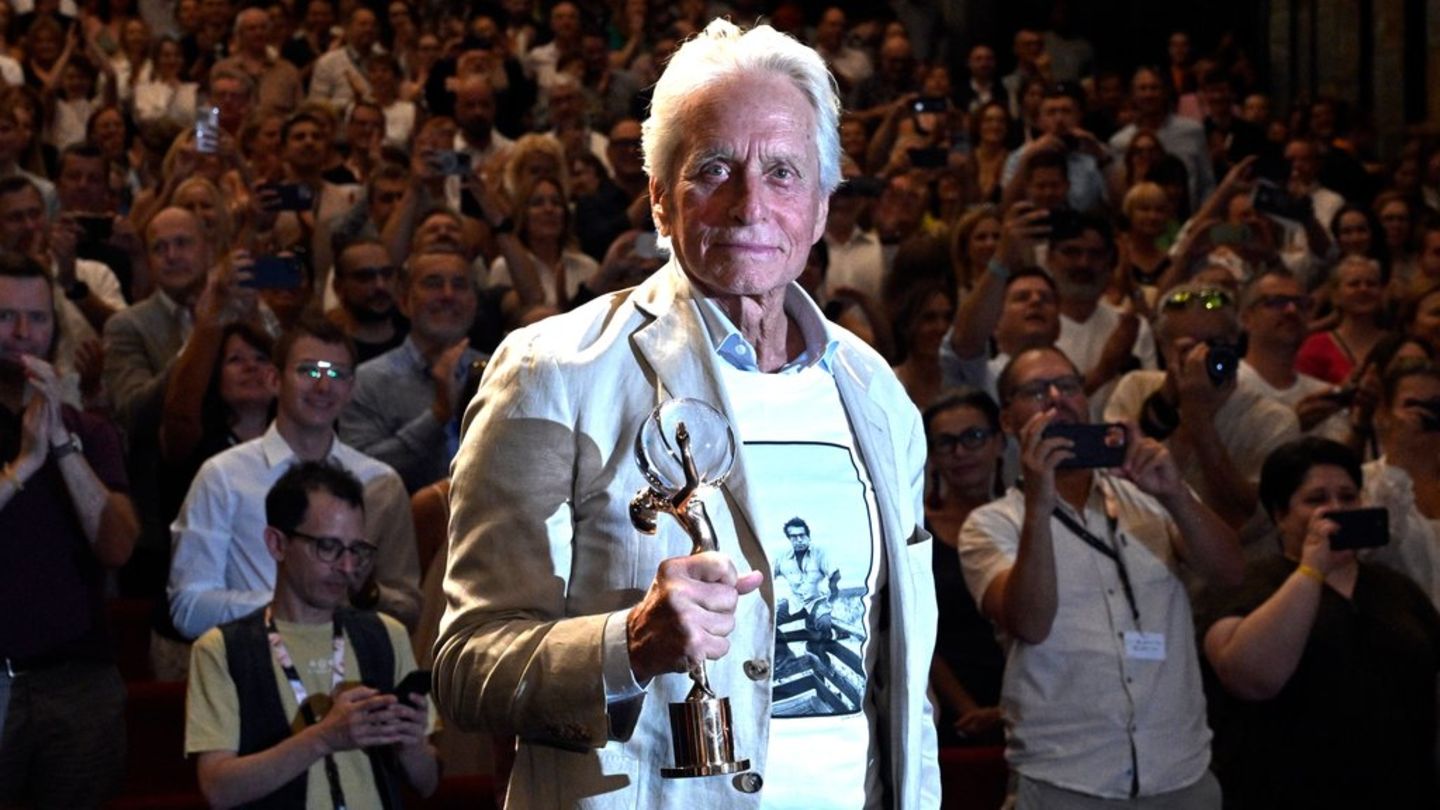 Michael Douglas: Actor receives surprising honor