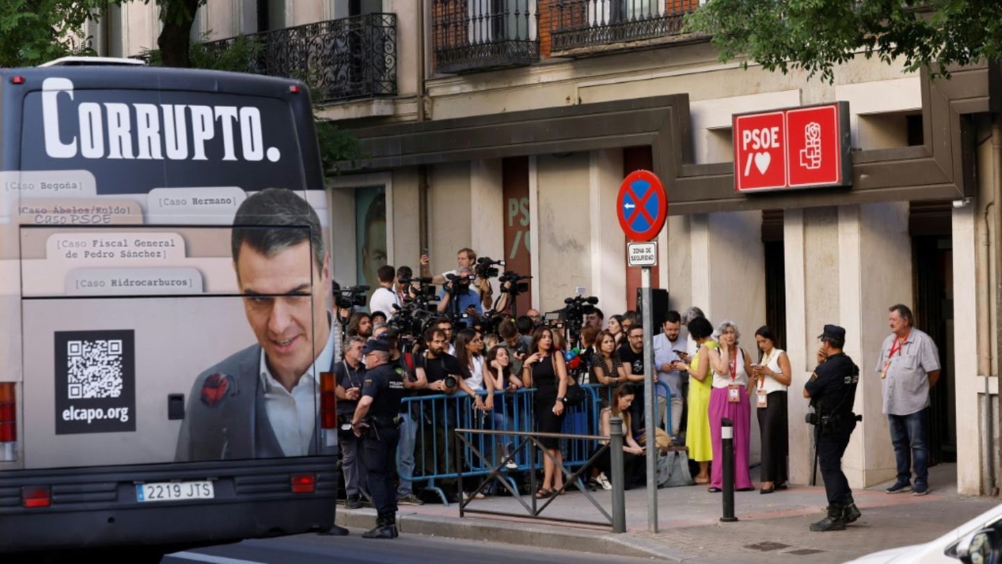 Anti-Sánchez-Kampagne auf Bus in Madrid
