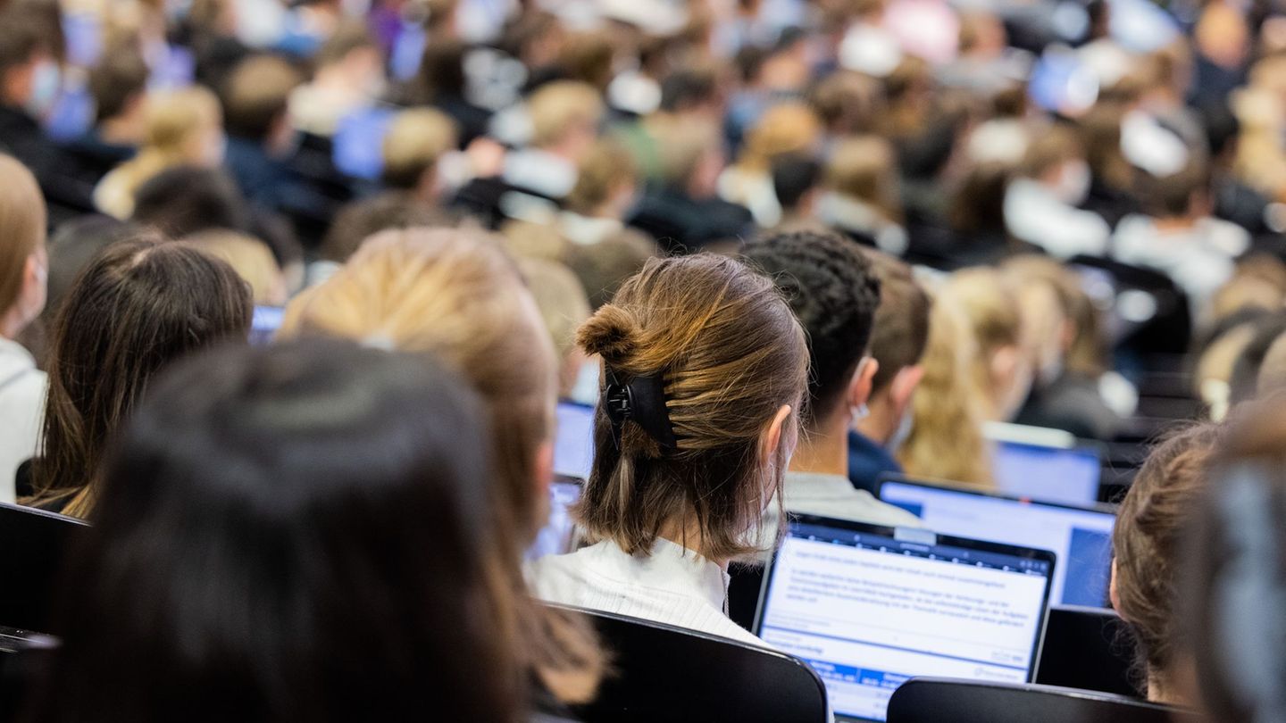 Money for studying: Study loans are breaking a – KfW offer “at the zero point”