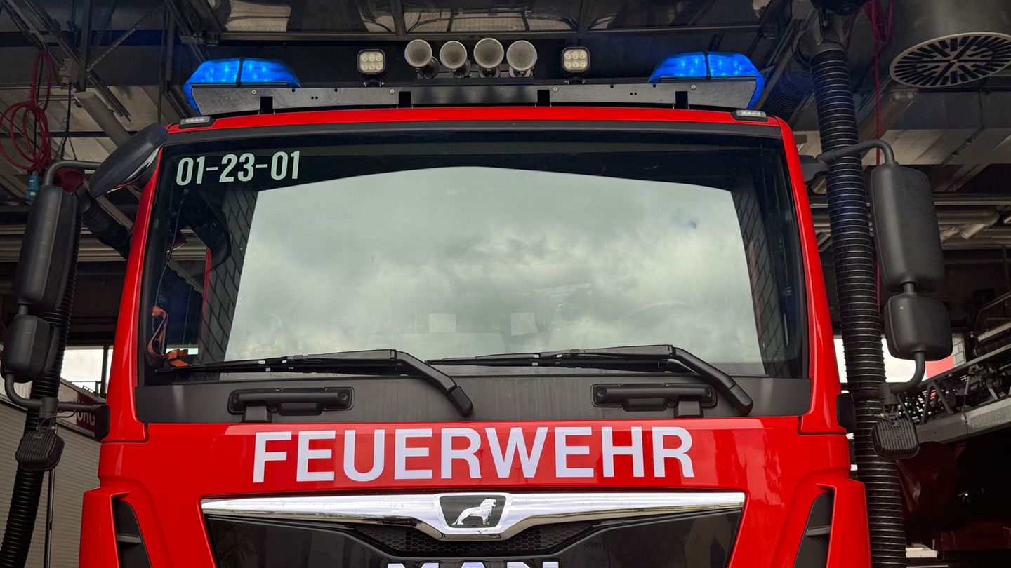Ursache-unklar-Brand-in-Bungalow-Frau-tot-Mann-schwer-verletzt
