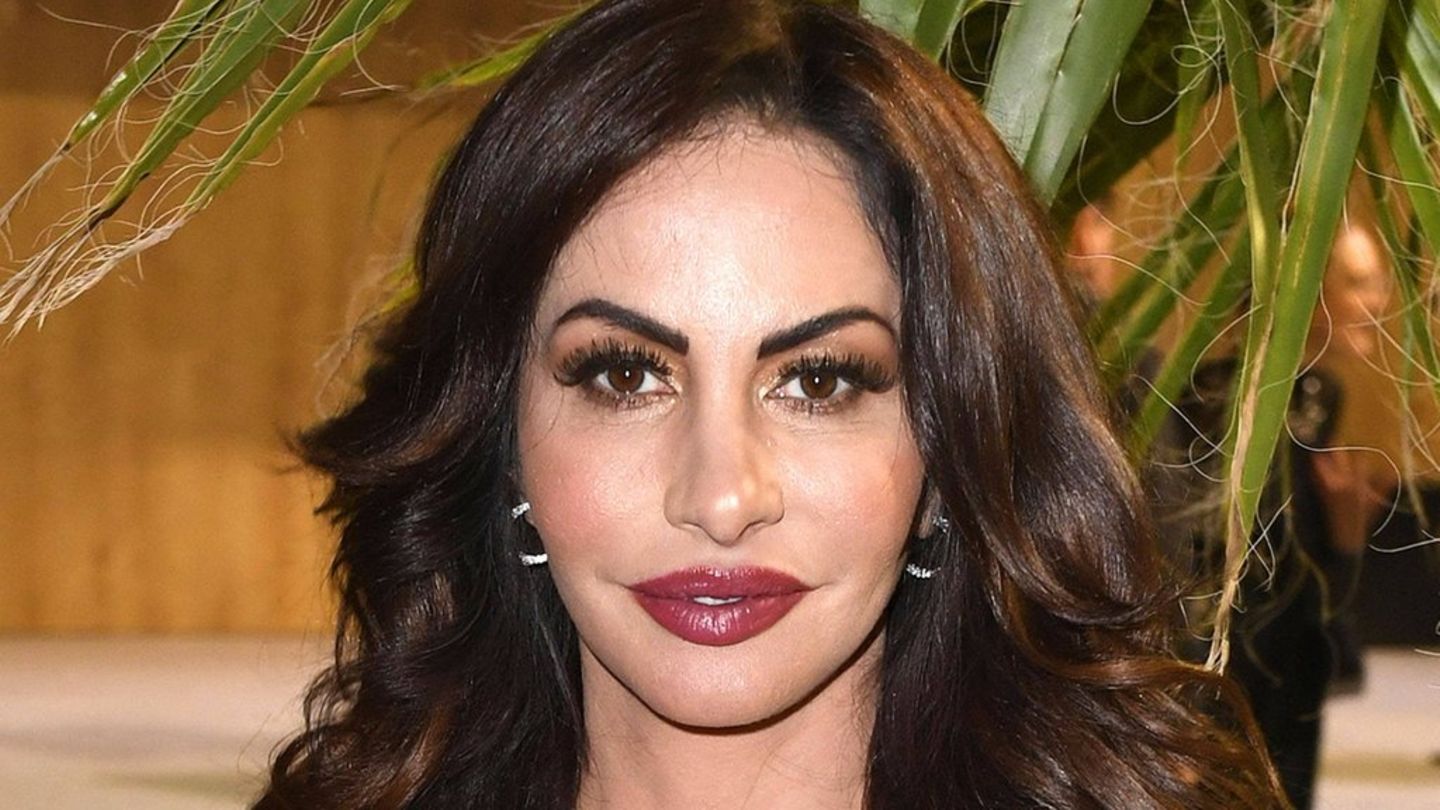 Janina Youssefian: Model mourns the loss of beloved mother
