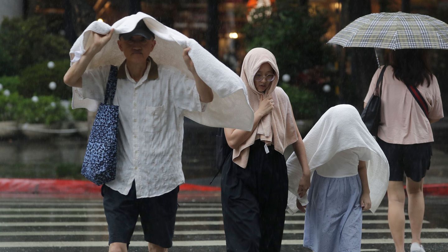 Taifun "Danas" brachte Regen und heftige Winde nach Taiwan