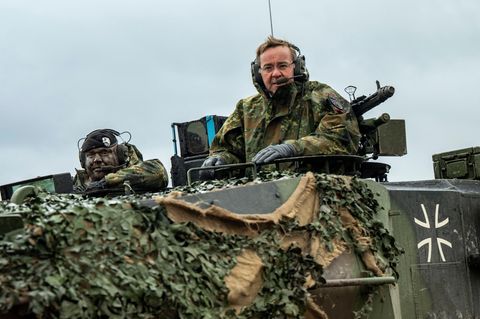 Boris Pistorius auf Panzer Leopard 2A6