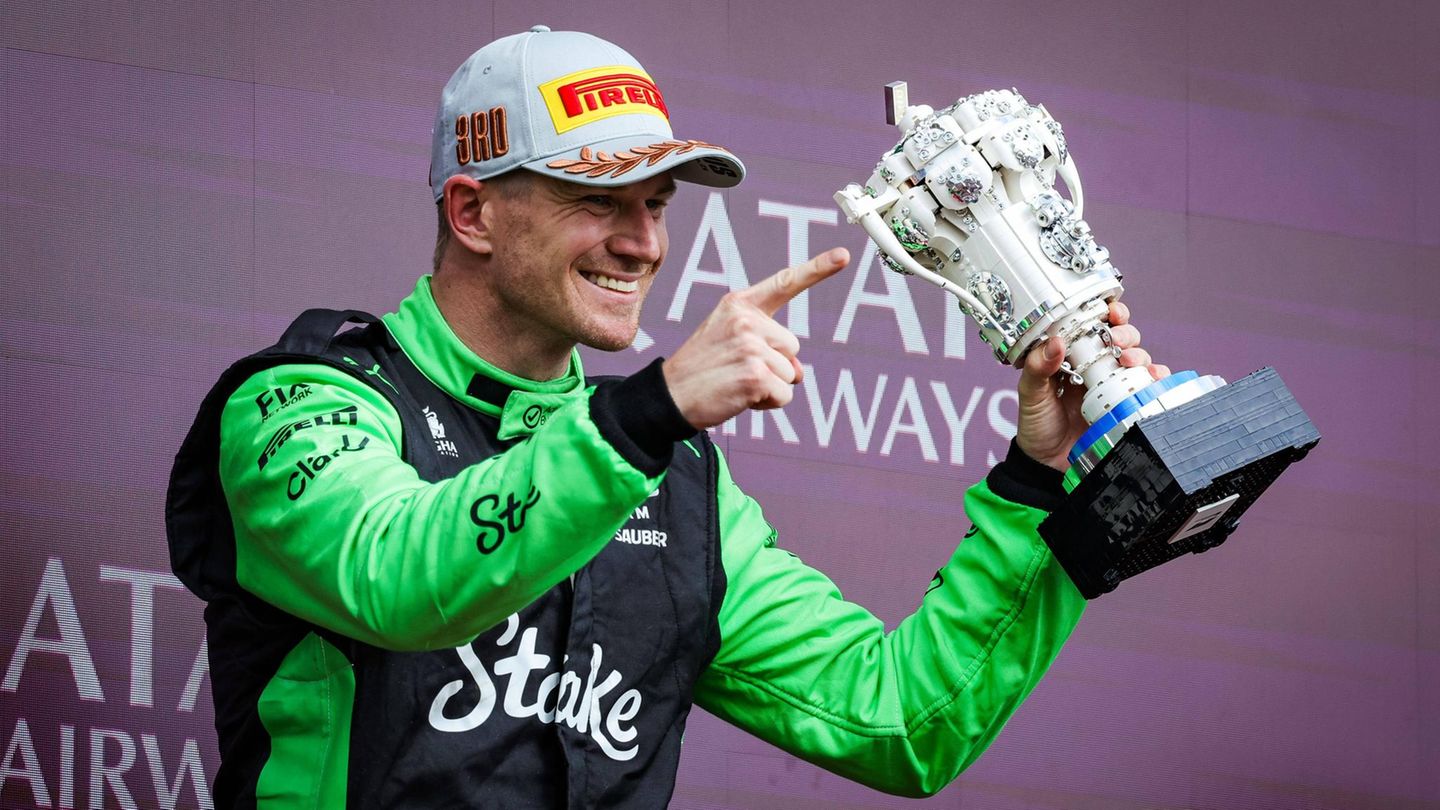 Ausgezeichnet-Pokal-egal-Sportler-freuen-sich-ber-die-seltsamsten-Troph-en