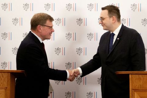 Johann Wadephul (l) und Jan Lipavsky in Prag