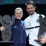 Zwei Fechter und ihre Pokale