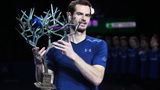 Tennisspieler Andy Murray und sein Pokal