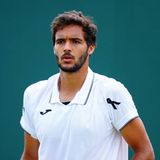 Wimbledon: Der porugiesische Spieler Francisco Cabral im weißen Trikot mit Trauerflor