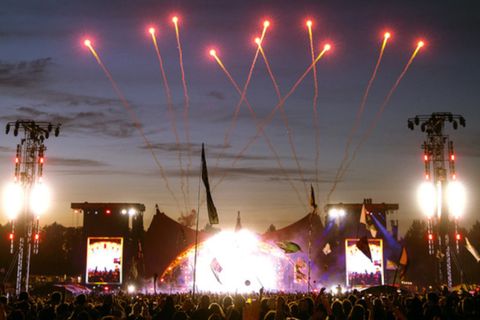 ... Grime gilt als schneller, roher, schmutziger Stil, der vom Dancehall beeinflusst ist. Garniert hat Stormzy seine Show mit allerhand Feuerwerk