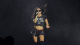 Los geht's mit Charli xcx. Die Britin – bürgerlich Charlotte Emma Aitchison – ging bereits am Mittwoch auf der Orange-Stage in die Vollen