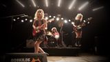 Wer anschließend noch Kraft übrig hatte, ging zum Konzert der Lambrini Girls. Die zerlegten in der Abschiedsnacht des Roskilde-Festivals 2025 die kleine Gaia Bühne
