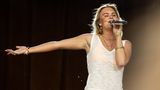 Auch Sängerin Annika Wedderkopp gehörte 2025 zum Line-up. Die bei Tiktok unter dem Namen "Youngmammi" bekannt gewordene Künstlerin schaffte es 2025 mit ihrem Debüt-Album auf Platz eins der dänischen Charts ...