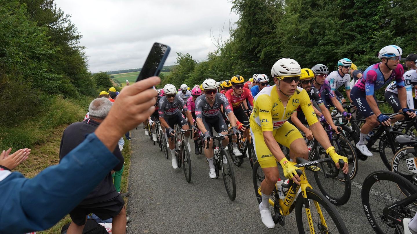 Tour de France: Philipsen-Sturz overshadow Tour stage-Merlier wins