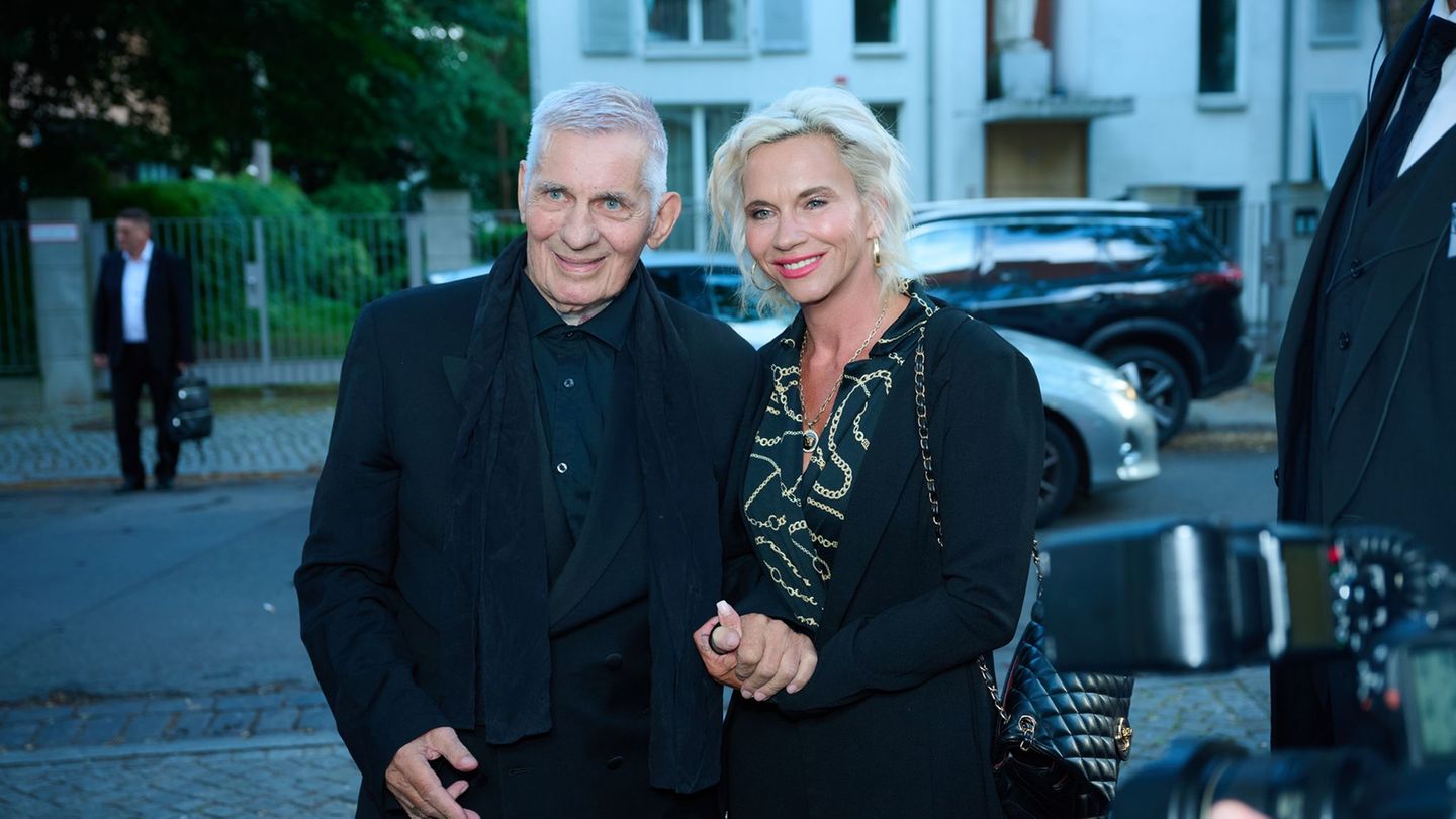 Actor Heinz Hoenig shows himself publicly after illness