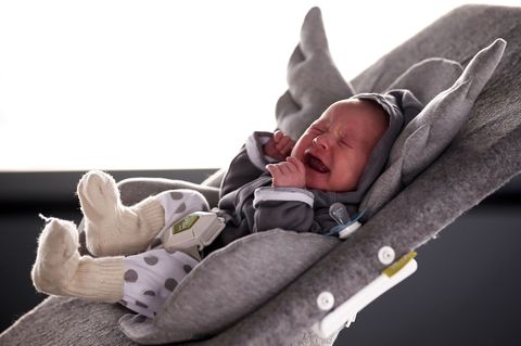Schreit ein Baby oft und lange, ist das emotional oft sehr belastend. (Archivbild) Foto: Oliver Berg/dpa