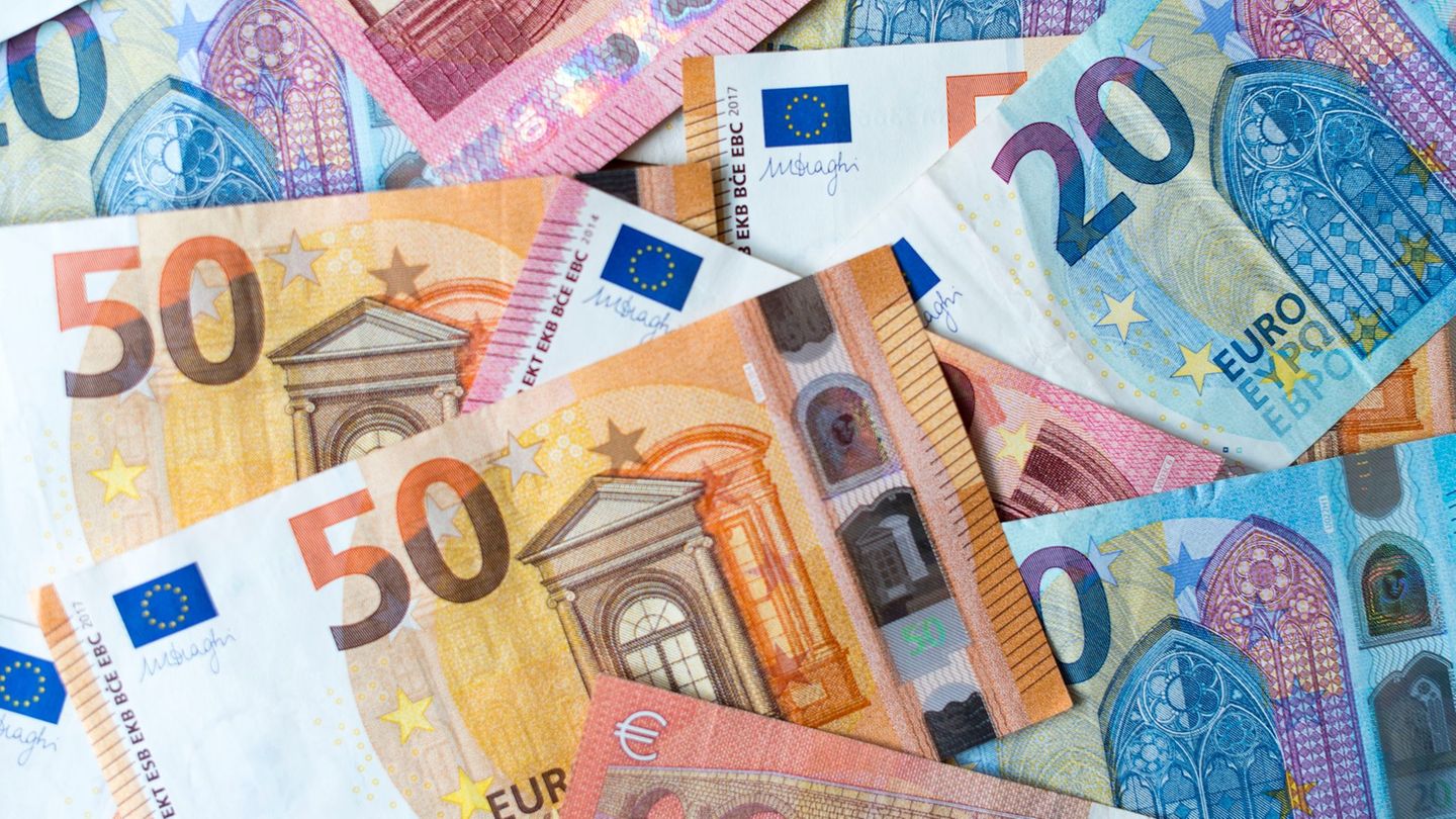 Household: The budgets: debts, investments – and gaps