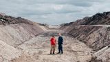 Vorbereitung zum Strassenbau in einer rekultivierten Fläche im Tagebau Welzow, Brandenburg