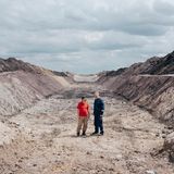 Vorbereitung zum Strassenbau in einer rekultivierten Fläche im Tagebau Welzow, Brandenburg