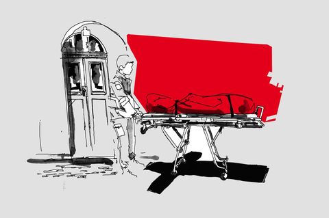 Eine Rettungskraft transportiert einen Toten auf einer Trage ab, Palliativarzt Johannes M. steht unter Mordverdacht