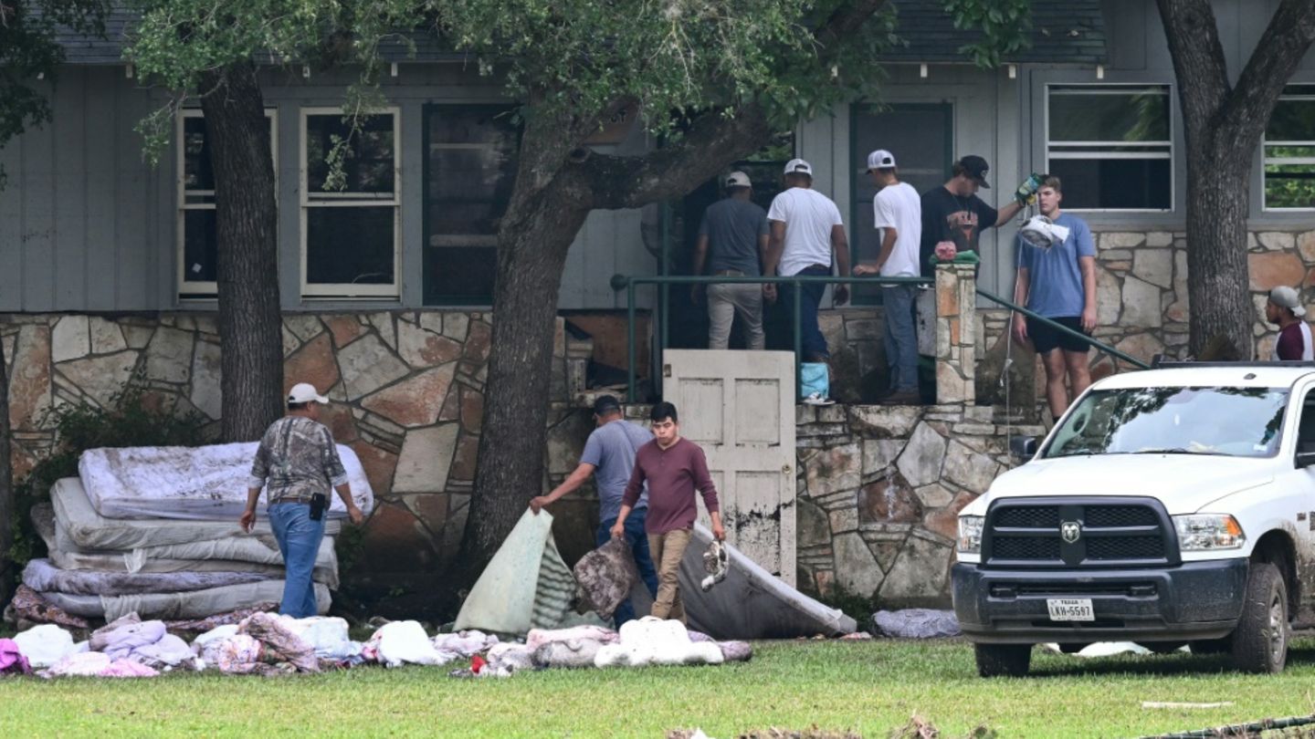 Aufräumarbeiten nach Flutkatastrophe in Texas