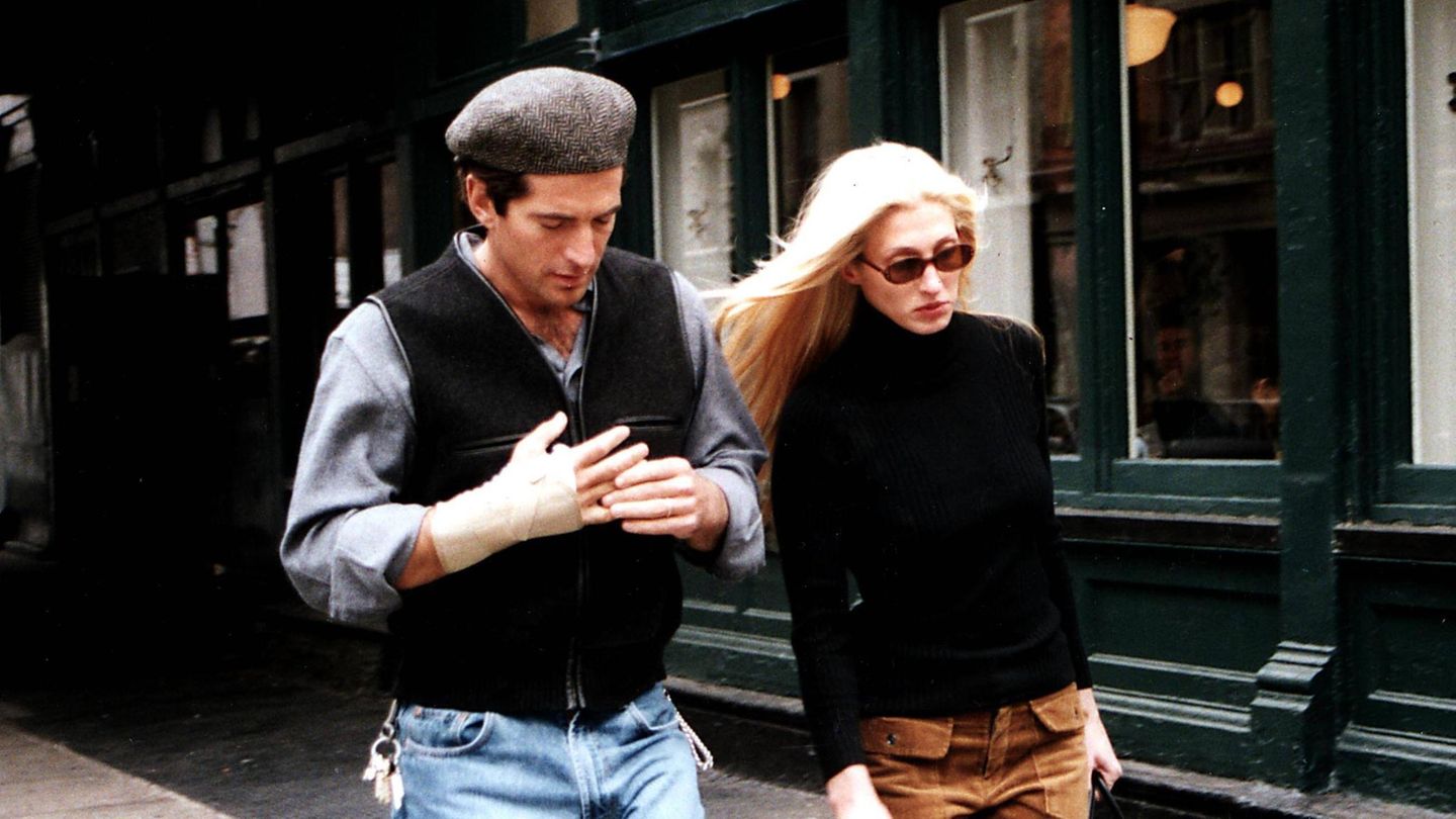 John F. Kennedy Jr. and Carolyn Besset: A love in pictures