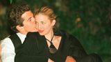 John F. Kennedy Jr. und Carolyn Bessette in inniger Pose