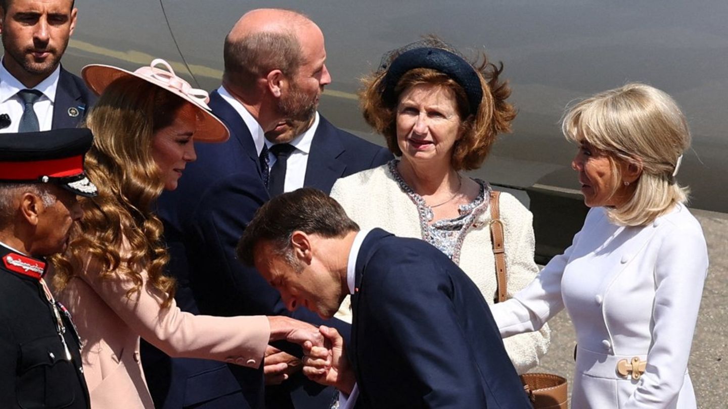 Start of the French state visit: a hand kiss for Princess Kate