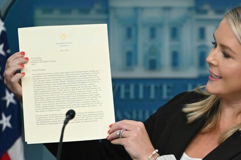 Weißes-Haus-Sprecherin Leavitt mit Zollbrief an Südkorea
