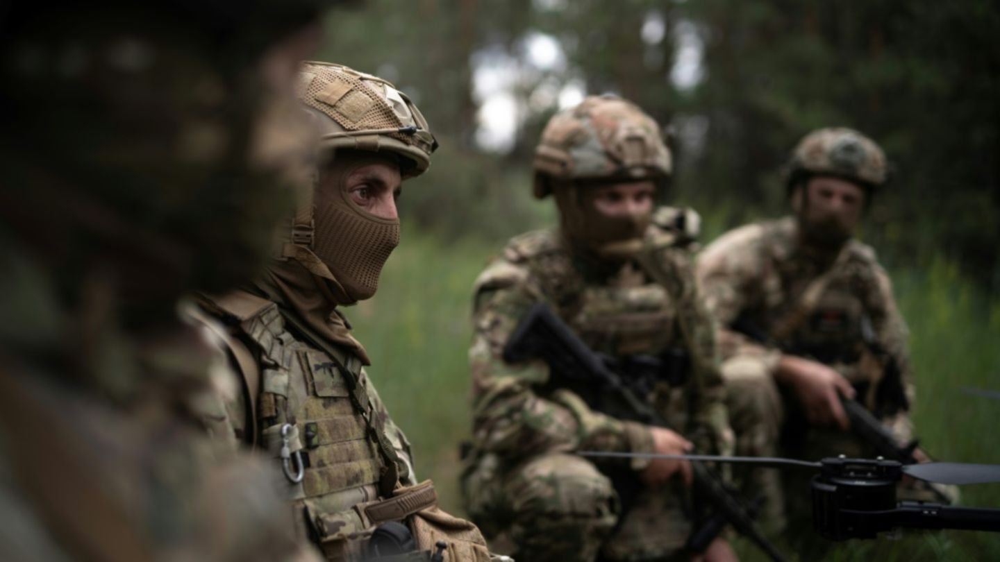 Soldaten im ukrainischen Dnipropetrowsk (Archivfoto)