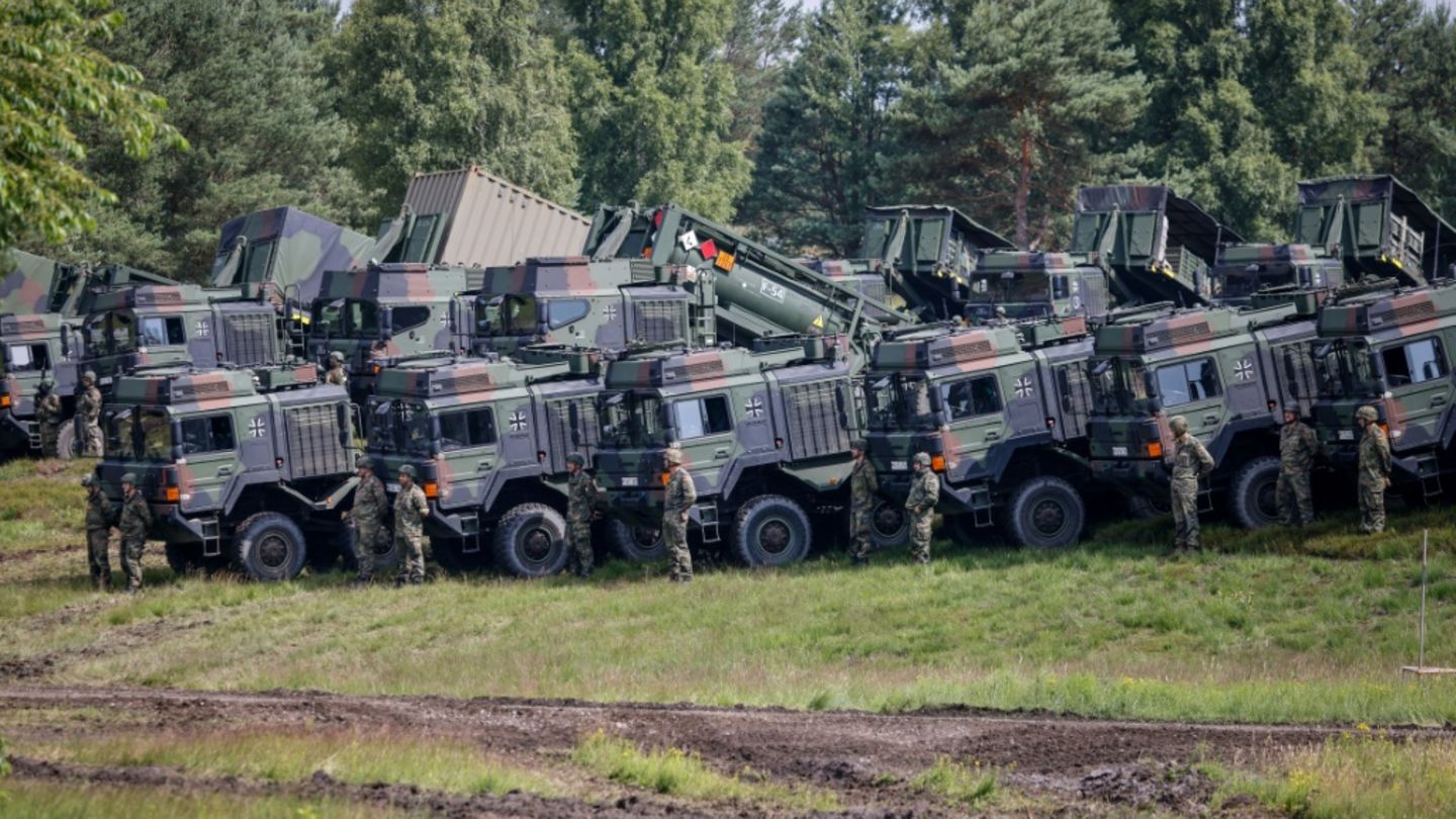 Fahrzeuge beim "Tag der Bundeswehr"