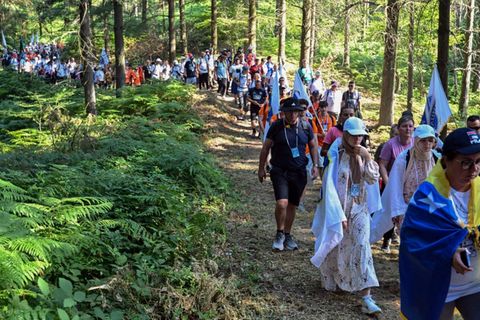 Teilnehmer des Marsches in Erinnerung an das Massaker von Srebrenica