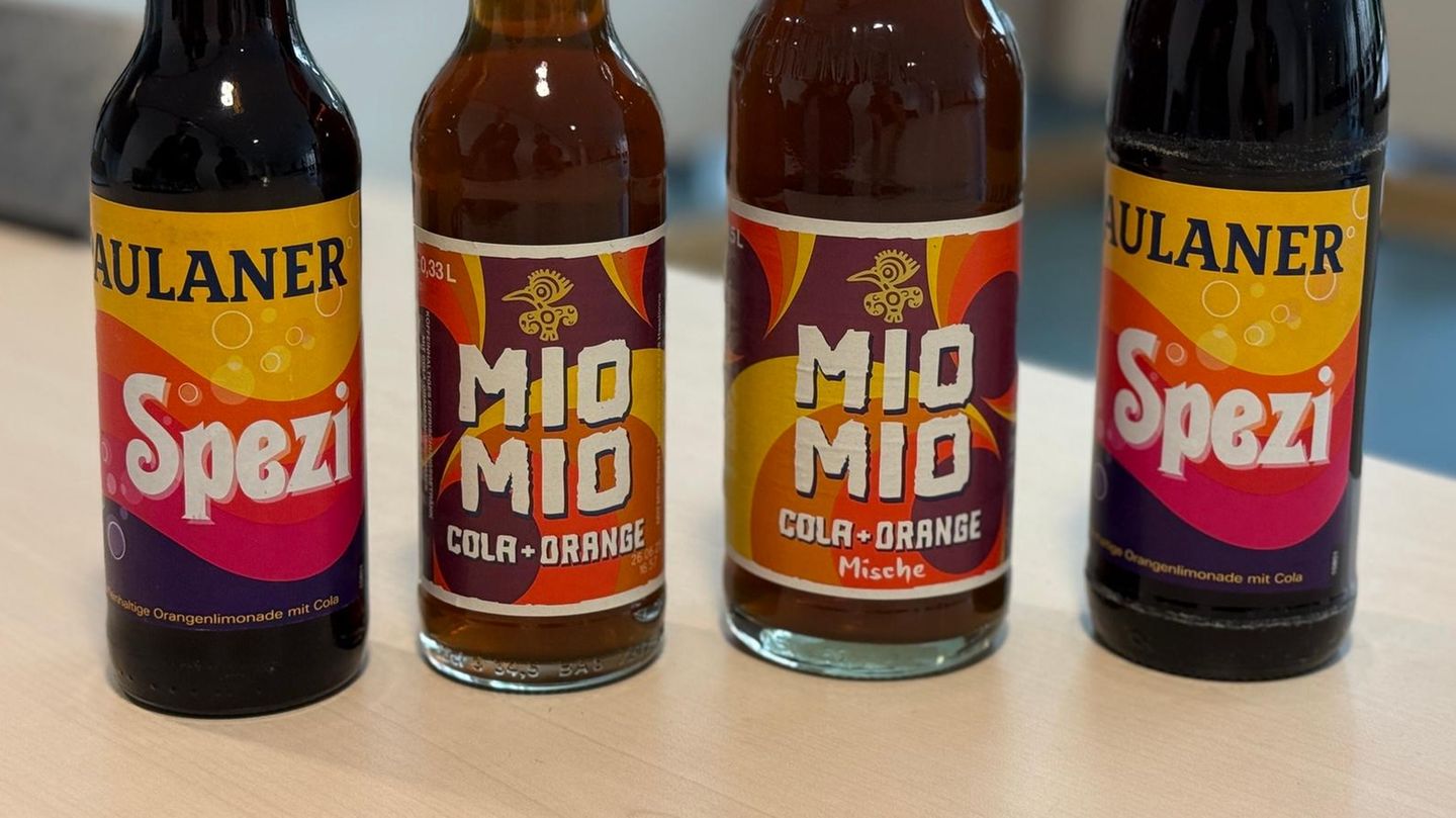 Ist das Farbdesign der von Berentzen vertriebenen "Mio Mio Cola+Orange"-Mische dem der bekannten Spezi-Flaschen der Münchner Brauerei Paulaner zu ähnlich? Ja, entschied im August 2025 das Landgericht München und verbot den Verkauf von Mio-Mio-Flaschen mit dem bisherigen Etikett. Berentzen-Chef Oliver Schwegmann will das Urteil nicht akzeptieren und kündigte an, vor dem Oberlandesgericht in Berufung zu gehen.