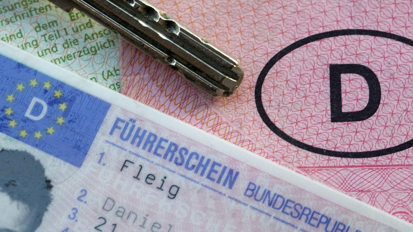 F-hrerschein-Kosten-Fahrlehrerin-Das-Gehalt-hat-sich-in-den-letzten-Jahren-schon-sehr-verbessert-