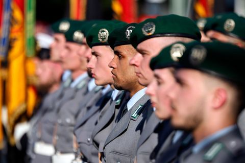 Junge Soldaten bei der Bundeswehr