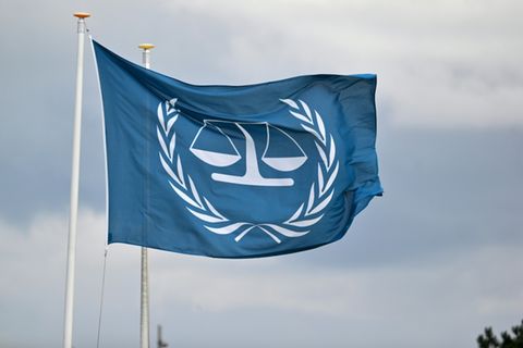 Flagge vor dem IStGH in Den Haag