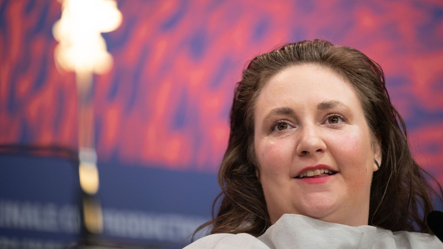 Lena Dunham sober for years: “The right one for me”