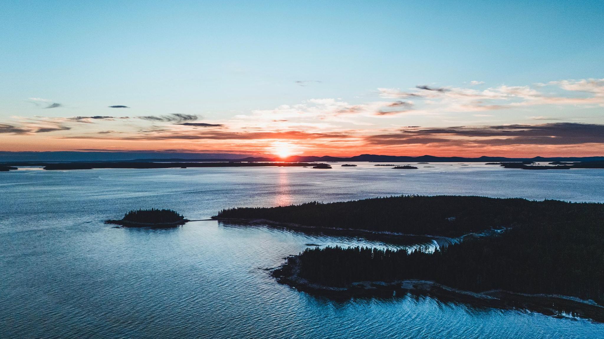 Blick aufs Meer bei Sonnenuntergang vom Hummerort Stonington in Maine