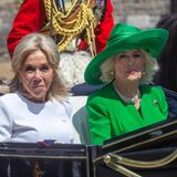 Brigitte Macron mit Königin Camilla in einer Kutsche
