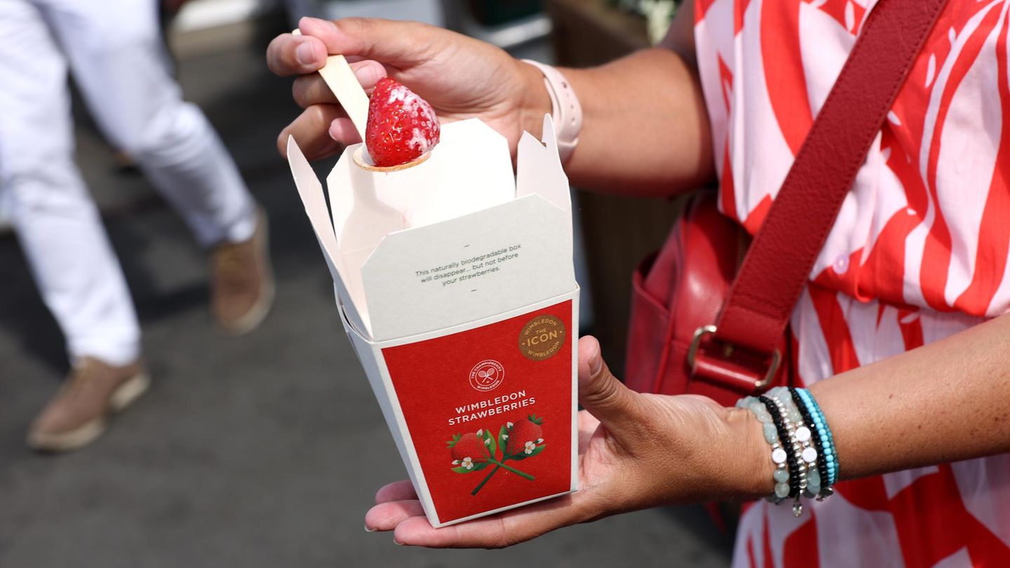 Erdbeeren mit Sahne in Wimbledon Erdbeeren mit Sahne in Wimbledon