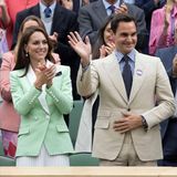 Kate im mintgrünen Blazer neben Roger Federer in der Royal Box