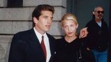 Am 16. Juli 1999 starb das Paar zusammen mit Carolyns Schester Lauren Bessette beim Absturz seines Privatflugzeugs