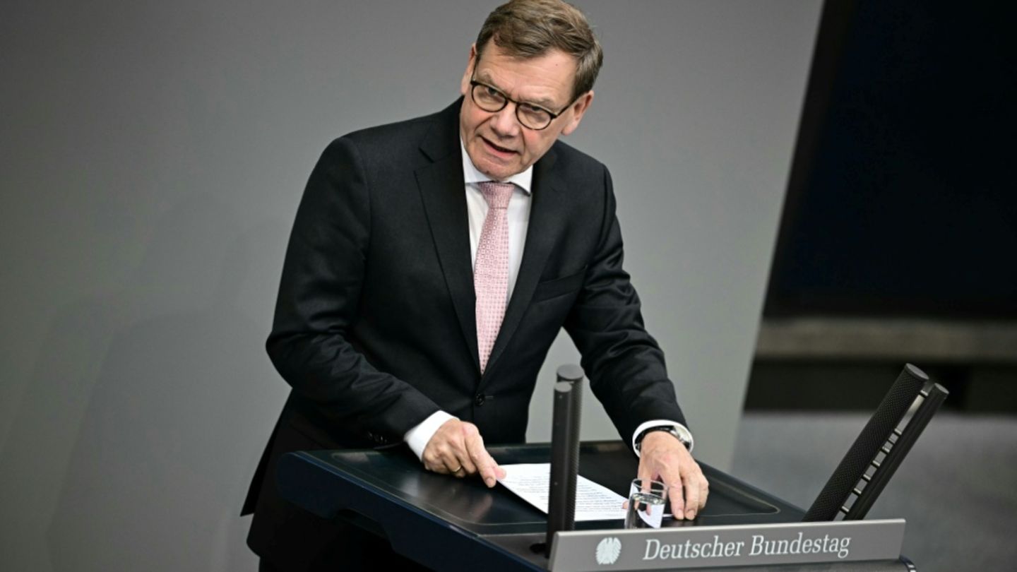 Wadephul in der Haushaltsdebatte im Bundestag