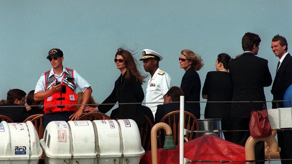 Family members of the Kennedys (front Maria Shriver, niece of John F. Kennedy) during the seaside test